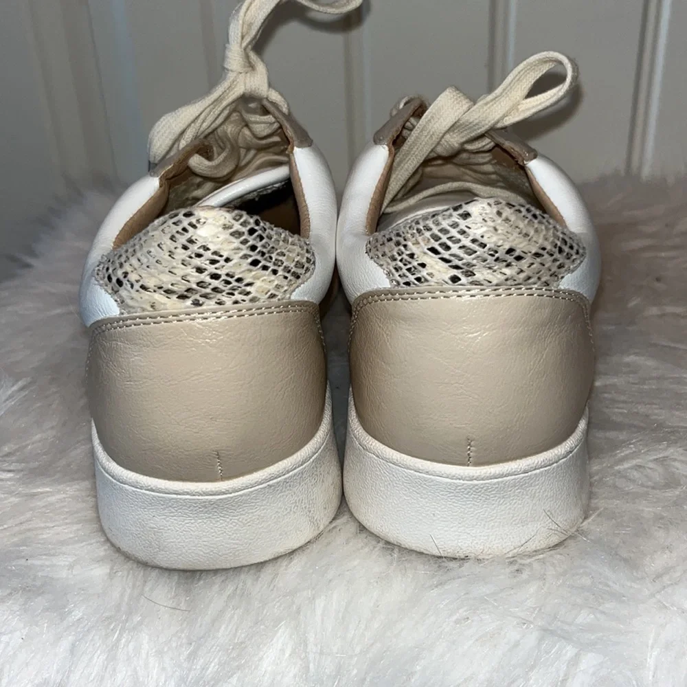 OASIS Society Irene Glitter Star Sneaker Taupe size 7.5